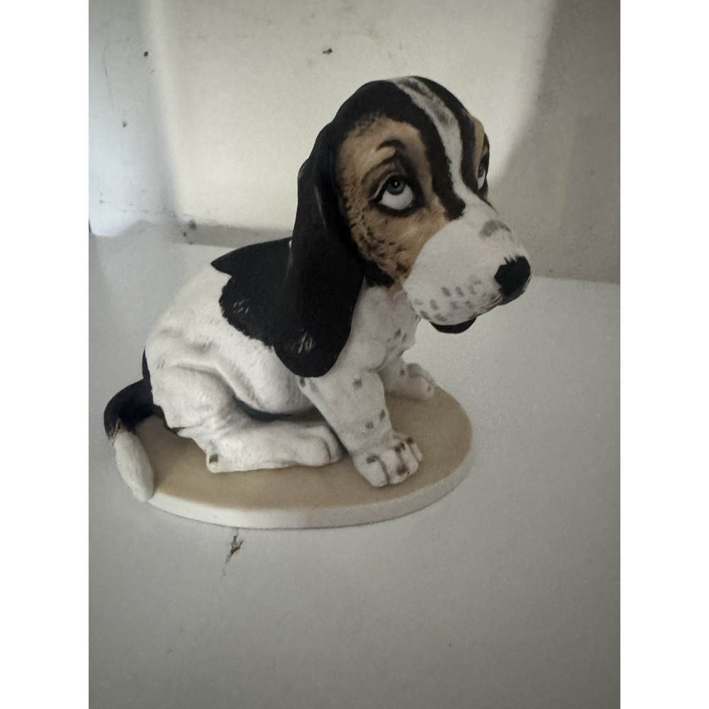 *VINTAGE 1983 HOMCO "MASTERPIECE PORCELAIN" BASSETT HOUND FIGURINE